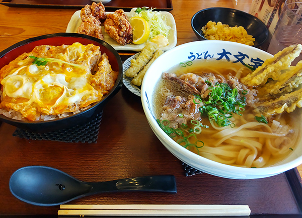 【福岡】うどん大文字 筑紫野店のカツ丼と自家製麵のうどん